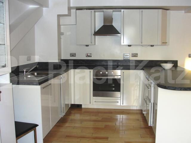 			NEW INSTRUCTION, 2 Bedroom, 1 bath, 1 reception Apartment			 Kamen House, Magdalen Street , London Bridge